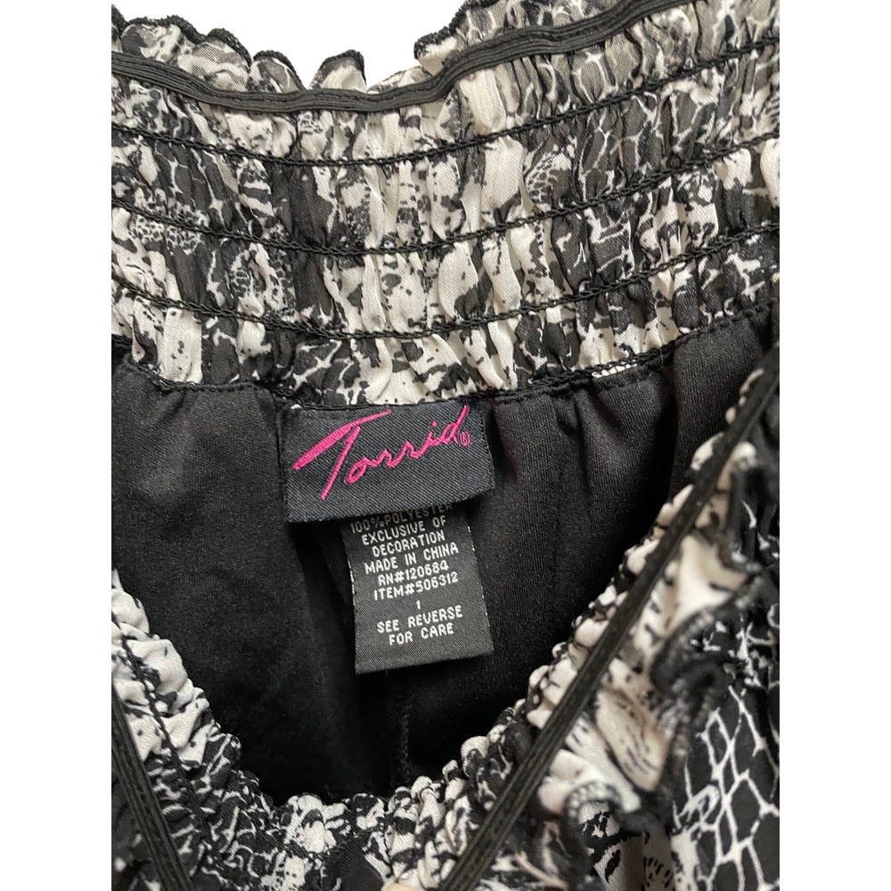 Torrid Womens Black White Floral Lace Trim Smocked Peplum Cami Top Size 1 XL - Picture 4 of 4